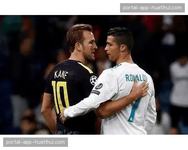 “英超：切尔西4-3险胜热刺，帕尔默点射绝杀，两队共三人被罚下”