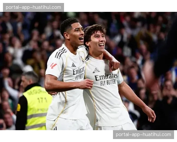 西甲快报：巴萨vs皇马，维尼修斯半场三次成功纵向突破造险